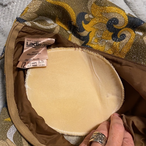 Vintage Ladies Pride Gown - Picture 9 of 9